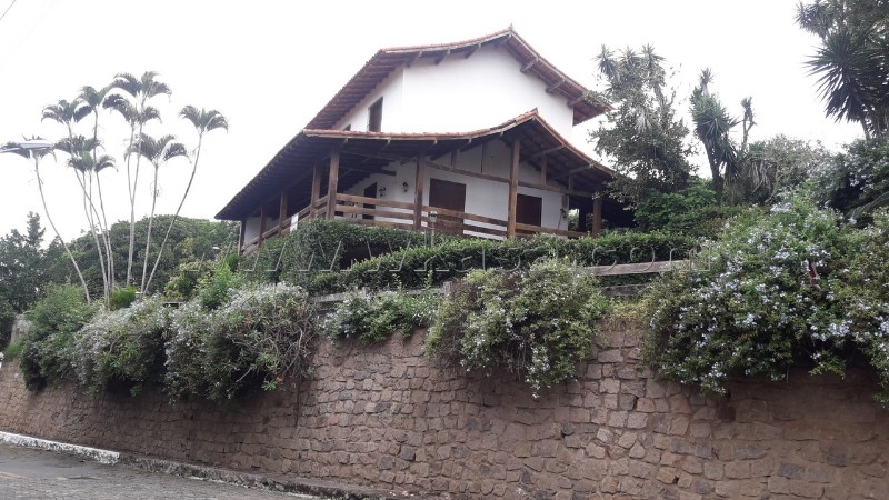 LINDA CASA COLONIAL EM MANGUINHOS