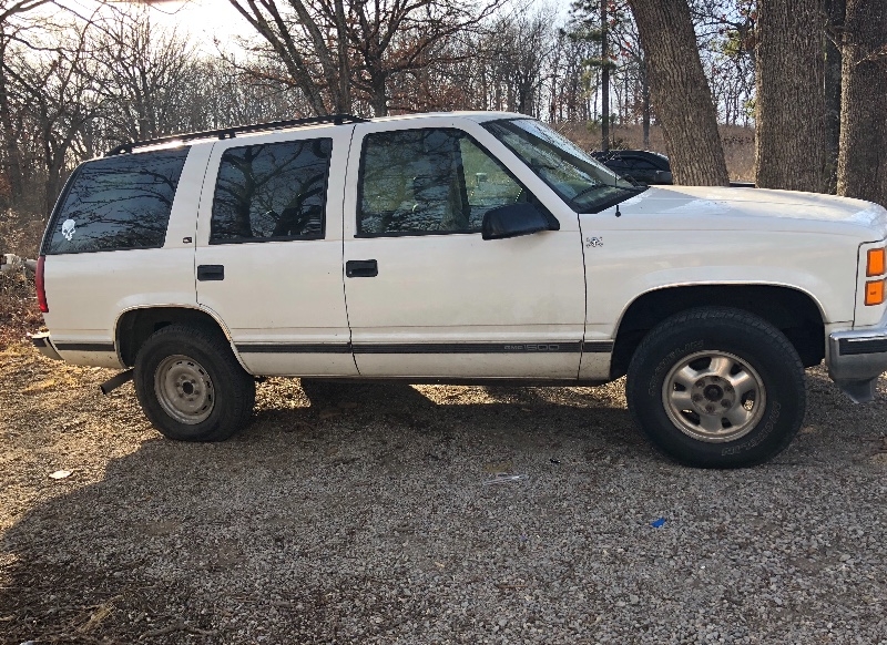 MAKE ME AN OFFER!  1999 GMC YUKON 4x4 v8 