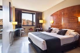 Book Hotel and Flights for Any City in  Price.  De